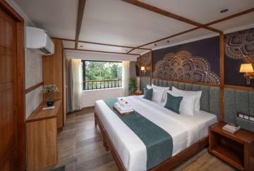 Emperor 5 houseboat
