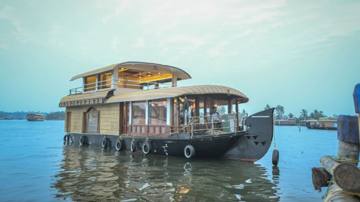 Kailasam 1 houseboat