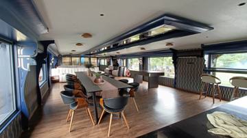 Lexica 2 houseboat