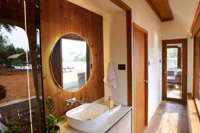 Island of Peace — Alleppey luxury houseboat